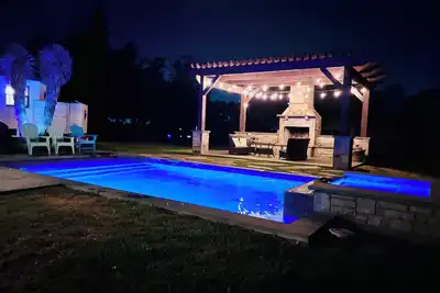 Image de Beautiful Farmhouse w/ pool on 6 acres ranch