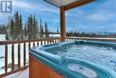 Image de Remarkable Ski in/Ski out Big White Townhome with Private Hot Tub! Sleeps 10