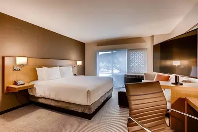 Experience the Peaks! Ski Resort, Jacuzzi Comfort & Easy Shuttle!