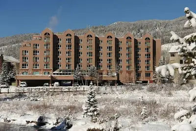 Image de Ski Access! Two Relaxing Units, Free Breakfast, Jacuzzi, Mountain Views!