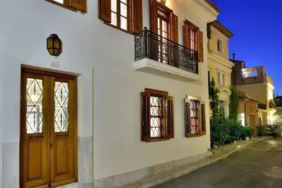 Image de Elegant Plaka Townhouse | Aldis Mansion | 3 Bedrooms | Central Athens Location | Luxurious Furnishings