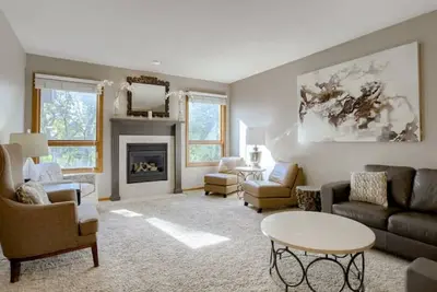 Image de Spacious Ranch on Wooded Lot<br>