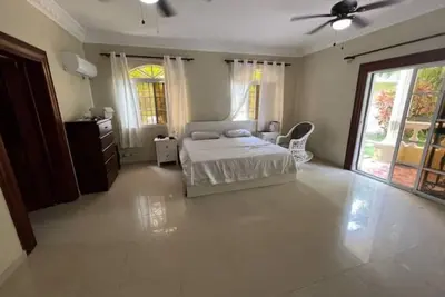 Lovely relaxing Elegant 3bd 3bath Home shared pool<br>