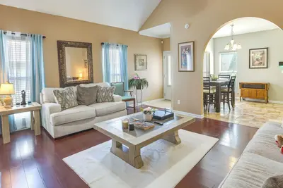 Image de Birmingham Home w/ Yard - 15 Mi to Downtown!