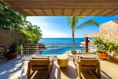 Image de Beachfront Designer Property with Full Staff and Private Pool
