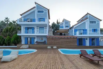 Image de Kymothoe view of the sea, the hills above the pool direct access to the beach