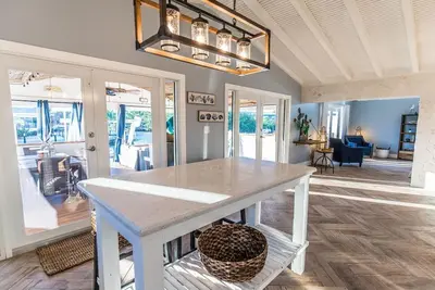 Image de New to Vrbo SeaEsta! 1 Block to Sombero Beach! Bring your boat or rent ours!