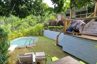 Image de jardin secret dans la forêt/cocon intime