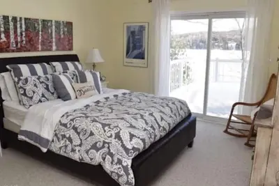 Image de Serenity Cottage on Beautiful Lake of Bays Dorset.