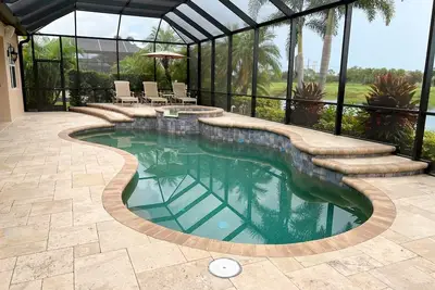 Image de 8204 Beautiful pool home with gorgeous lake and golf view