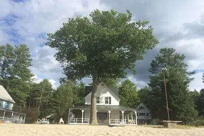 Image de Charming waterfront Mascoma Lake cottage with private beach and dock. ☀️