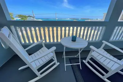 Image de Oceanfront 3/1 Steps from the beach!