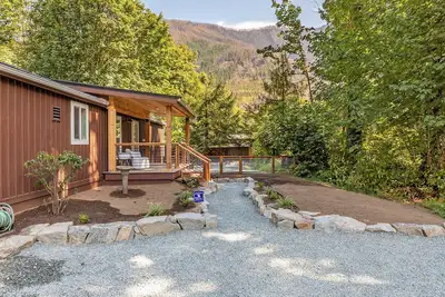 Image de Recreation Station - game room, hot tub, plunge pool!
