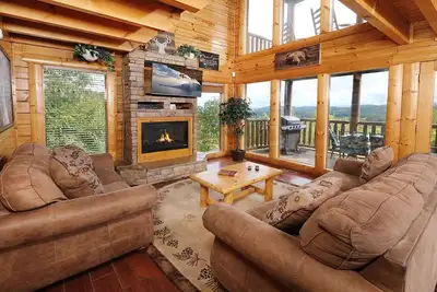 Image de Smoky Mountain Mist - Private Putt-Putt, Theater Room, + More!