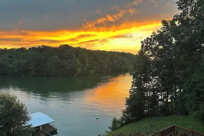 Image de Hopkins Point Lake View