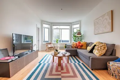 Image de Enchanting 1 Bedroom Home in Heart of Seattle! + Pool & Parking