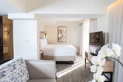 Image de Three Stunning Suite w/ City View | Enjoy Scenic Stroll at the Beach