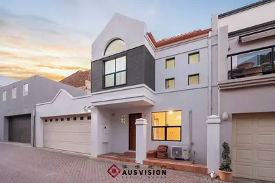 Image de The Prestigious 2-story walk to Royal Waterfront