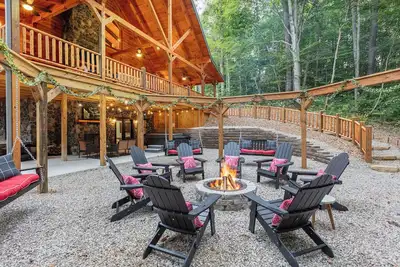 Image de Dawley Chalet! Spectacular! Sleeps 18~Huge fire pit area~Game room~Putt Golf