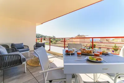 Image de T2 avec terrasse, piscine et box - Ménage inclus