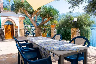 Dipinto di Blù, charming apartment with access to the sea