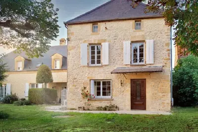 Image de Maison avec piscine au cœur du village, prés de la rivière en Périgord Noir.