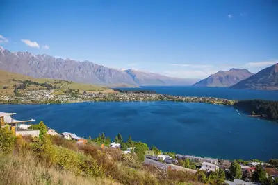 Image de A warm, welcoming lobby with plush seating is just a taste of the service