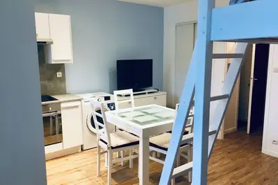 Agréable studio neuf avec vue + parking gratuit
