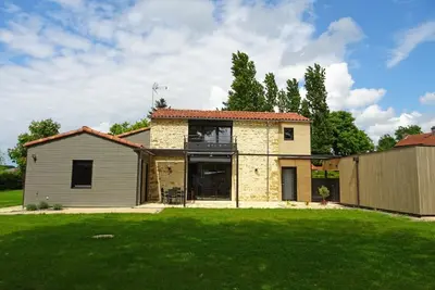 Image de Gîte rénové avec jardin et terrasse près de Thiré, festival de musique baroque, idéal pour familles