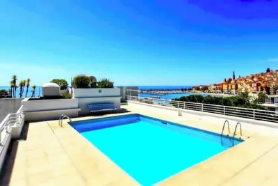 Image de Seafront apartment with rooftop pool