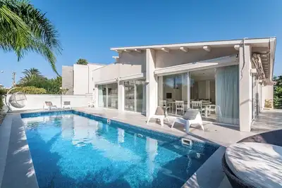 Image de Modern Villa with pool next the Beach