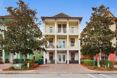 Image de Pool Front~Walk 2 Beach~Seasonal Beach Trolley~6br Destin's Siren Song