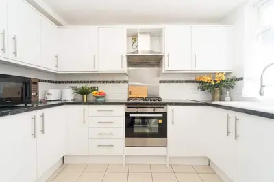 Image de Pass the Keys | Spacious 4 Bed House Free Parking Near Station