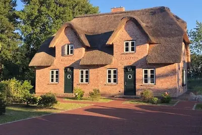 Image de Thatched roof house Strohhütte