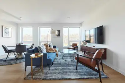 Image de Stylish 2 Br w/roof deck access - mins to Nyc