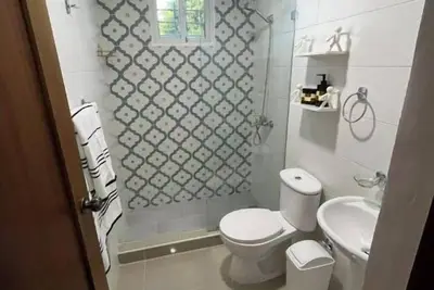 Image de Urban Oasis:Spacious Apartment w/ Patio and Backyard Just Minutes from the City