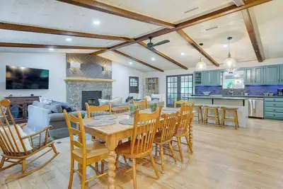Image de 'Sweetwater Bluff' Home On The Hiawassee w/ Views!