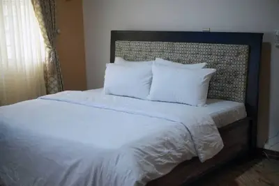 Image de Luxury Apartment in a Serene Environment with maximum security.