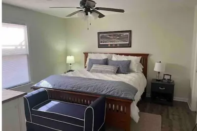 Image de New to Vrbo! Walk to stadium; 1 block from village dorms Weagle #19