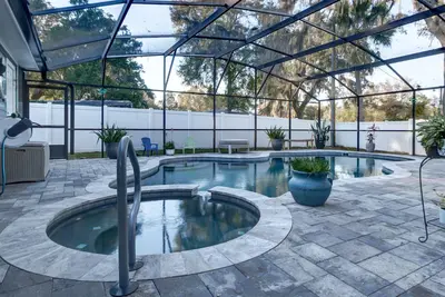Image de Hot Tub, Hammock, & Pool Oh My! The #Sanfording Pool House