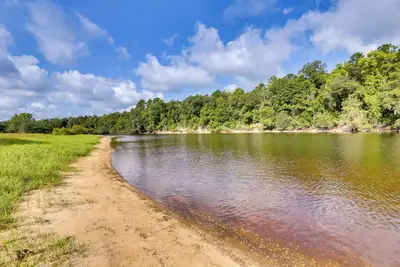 Image de Riverfront Florida Escape w/ Grill & Fire Pit!