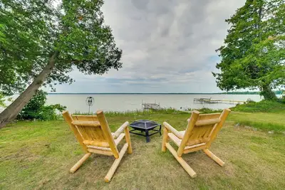Image de Lakefront Michigan Abode w/ Deck & Fire Pit!