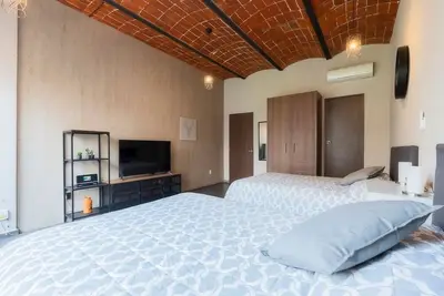 Image de 205 Zocalo Cathedral 2bdrmB 2Bath fits 10 Ac Apt