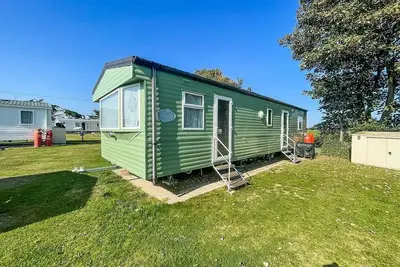 Image de Brilliant 10 berth caravan at Valley Farm Holiday Park, Essex ref 46443v