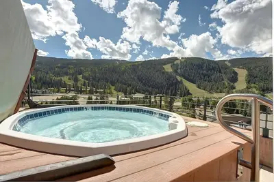 Image de Best Place to Unwind! 3 Modern Units, Jacuzzi, Free Shuttle and Breakfast!