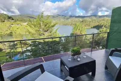 Image de Lake view Guatape loft 8 min walk to main park