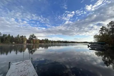 Image de Cedar Retreat located in God's Country, on East Bass Lake. Sleeps 10!