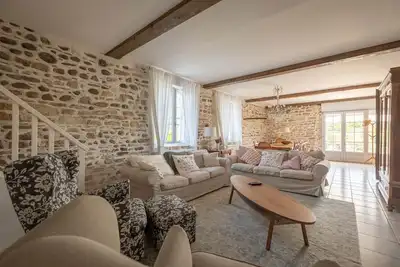 Image de Ferme rénovée avec piscine couverte, jardin et cinema plein air