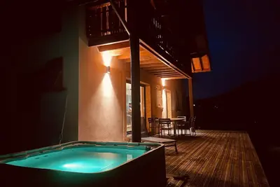 Image de Spacieuse maison type chalet - jacuzzi + sauna