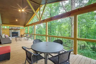 Image de Blue Ridge Mountainside Cottage w/ Fire Pit!
